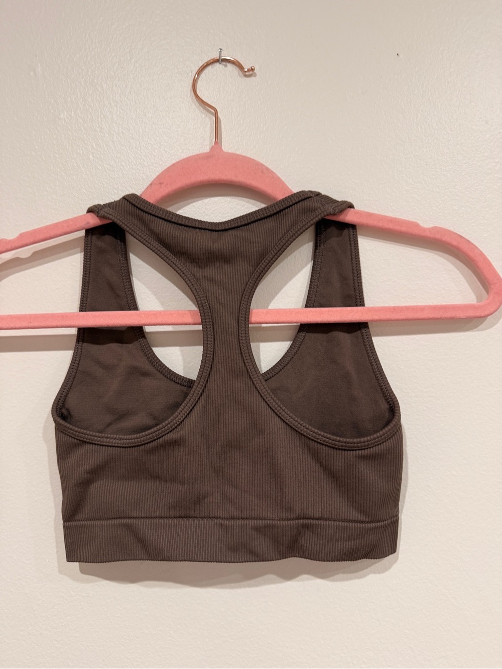 Alo Seamless Ribbed Racerback Sports Bra - HOT COCOA XS - Picture 4 of 5